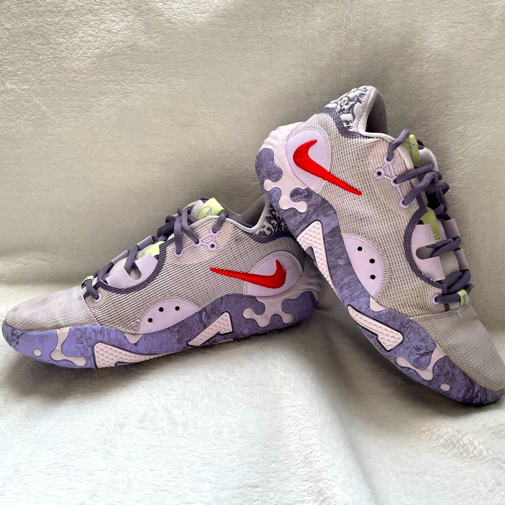 PG6. Violet frost color. Men’s size 8.